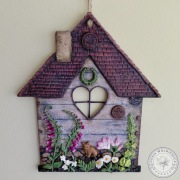 Dekoracja ścienna domek z kwiatami