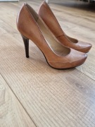 Pantofle na koturnie 2 cm