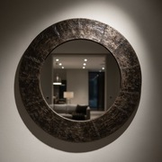 Kute Lustro Wabi-Sabi – Surowa Stal i Rzemiosło | Unikat Japandi