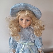 Śliczna lalka porcelanowa 