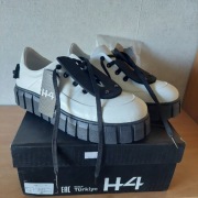 Nowe buty snackersy ze skóry naturalnej rozmiar 41 marki H4