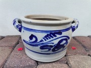 Ceramiczny garnek szary we wzory niebieskie, np. do ogrodu