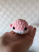 pluszak na szydełku różowy wieloryb