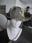 Podpinany kapelusz Moro M nowy