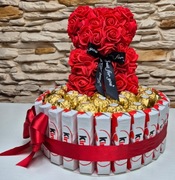 bukiet jadalny, ze slodyczy. torcik. WALENTYNKI