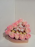 Flowerbox serce róże mydlane rafaello i Ferrero rosche