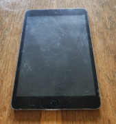 Dwa Ipady Mini A1432 16GB