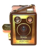 Brownie  SIX - 20 CAMERA Model F.- 1955 / 57r . MADE IN ENGLAND