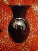 Czarny ceramiczny wazon