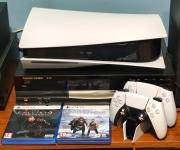 Playstation 5 z napędem 2x pad Ładowarka Gry GoW Ragnarok Callisto Protocol