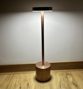Różowa bezprzewodowa lampa nocna led