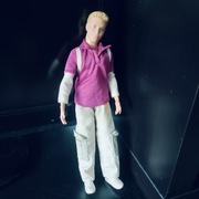 Ken blond w ubraniach,  firmy Mattel. Ruchome części ciała plus ubranie.
