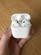 Apple AirPods 2 (Wireless Charging Case)