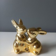 FIGURKA PARA ZŁOTYCH ZAJĄCZKÓW WIELKANOCNYCH OZDOBA