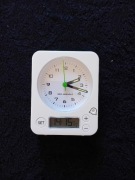 Budzik biały radio controlled na sygnał radiowy