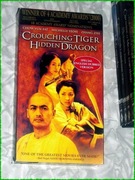 KASETA VHS ,, PRZYCZAJONY TYGRYS , UKRYTY SMOK  ,,,  made in u.s.a ,,, 