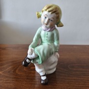 Figurka porcelanowa dziewczynki - Grafenthal