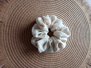 Gumka do włosów typu scrunchie muślinowa 