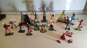 Zestaw figurek Indian PRL - tipi, totem, ognisko