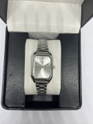 Elegancki zegarek damski srebrny prostokątny SAIGELA