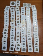 Monety w ochronnych kartonikach