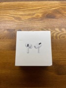 Oryginalne pudełko po AirPods Pro (1. gen). 