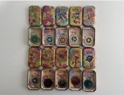 Kompletny zestaw monet / odznak Pokemon 151 w puszkach MINI TIN