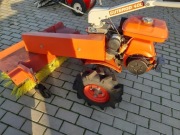 Traktorek gutbrod 400 z zamiatarką i pługiem do odśnieżania.