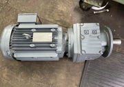 Nowy silnik z przekładnią SEW-EURODRIVE RF57 DRE100LC4 3 kW