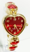 Zegarek damski w serduszka.