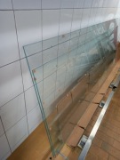 Szyby Nowe Laminat hartowany 8mm 910x2000m i 1060x2000mm z otwory M14