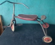 Stary rowerek trójkołowy 