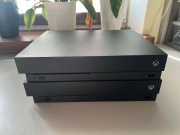 Konsola Microsoft XBOX One X (dwie sztuki) + 2 napędy oraz obudowa