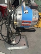 Sprzedam nóż krojczy do tkanin