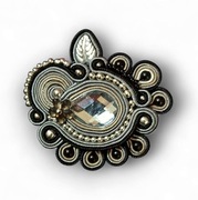 Broszka sutasz Nane Sutasz rękodzieło artystyczne 