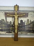 Krzyż drewniany z figurą Jezusa – 55x35 cm