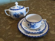 Ukwiecona niebieska porcelana