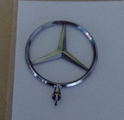 Znaczek Mercedes.
