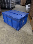 Plastikowy pojemnik dystrybucyjny z pokrywą 