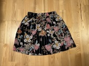 Czarna w kwiaty spódnica Camaieu 38
