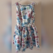 Sukienka w kwiaty
