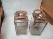 dwie latarnie lampiony matalowe