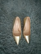 Buty na szpilce złote 