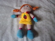 Miękka  lalka z grzechotką w brzuszku dla dziewczynki