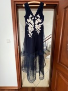 Sukienka wizytowa Michael Kors, kolor granatowy z haftem 