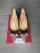 Salvatore Ferragamo czółenka skórzane Vara kokarda r. 39