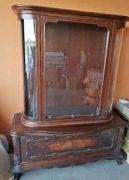 Drewniana serwantka biblioteczka ze szklanymi półkami rzeźbiona antyk 