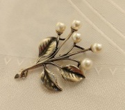 broszka srebrna z perełkami