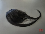 Grzywka dopinana na klipsie/grzebyku. Kolor: czarny. Włos termiczny