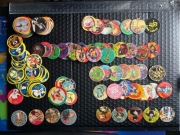 Zestaw kapsli - w tym oryginalne Dunkin Caps wraz z rozbijakiem "striker"